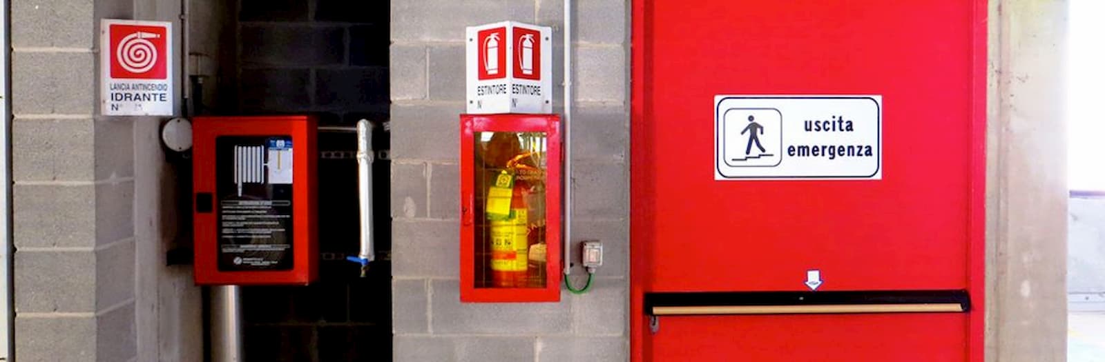 idrante estintore uscita di emergenza