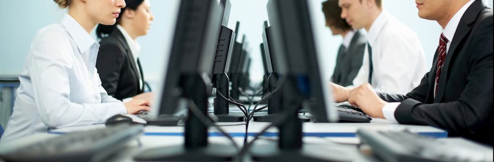lavoratori scrivono al pc
